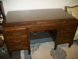 antique-desk-from-auburn